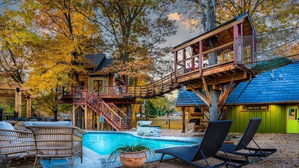 Bentonville House | Tree House Oasis, conveniently located in the heart of Bentonville