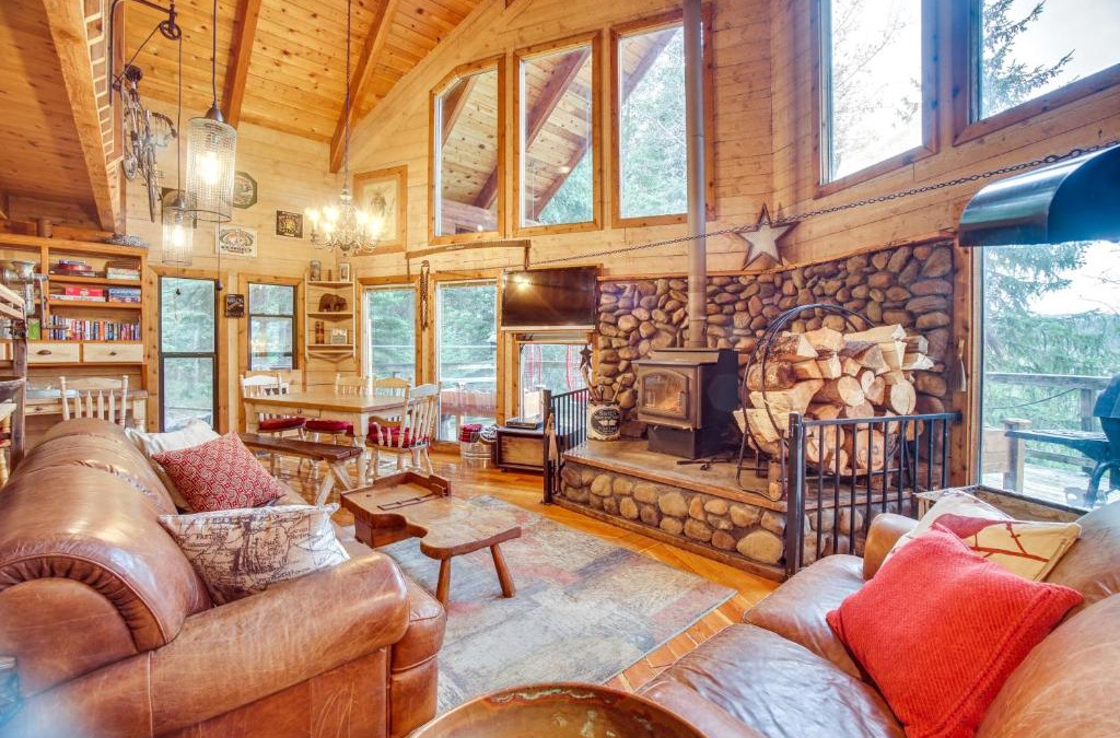 McCall House | Tree-Lined McCall Cabin Walk to Payette River!