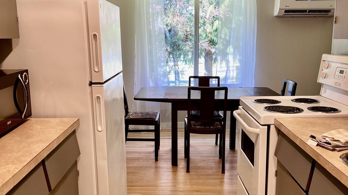 Port Alice Apartment | Tree Side Top Floor Suite