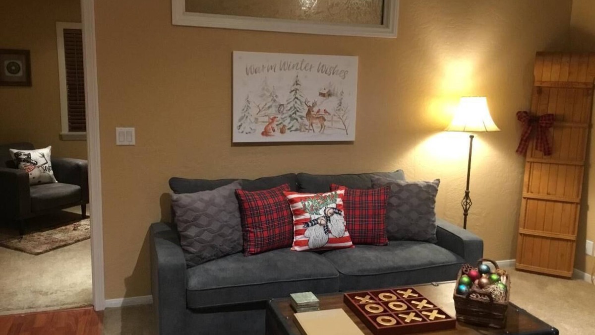 Big Bear Lake Cabin | Tree Top Cottage- Romantic HOT TUB WiFi Pets 125.00/165.00
