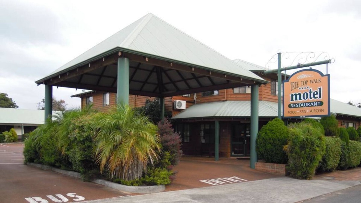 Walpole Hotel | Tree Top Walk Motel