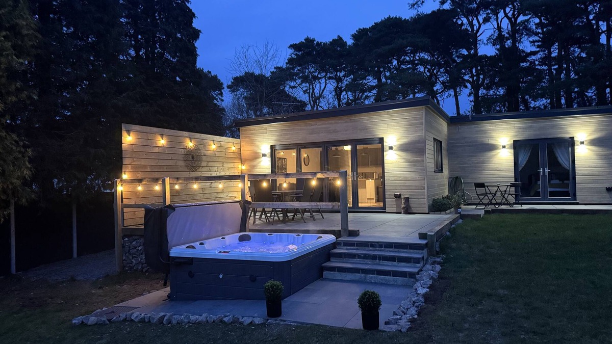 Lulsgate Bottom Cottage | Tree Tops - a family retreat that sleeps 6 guests in 3 bedrooms