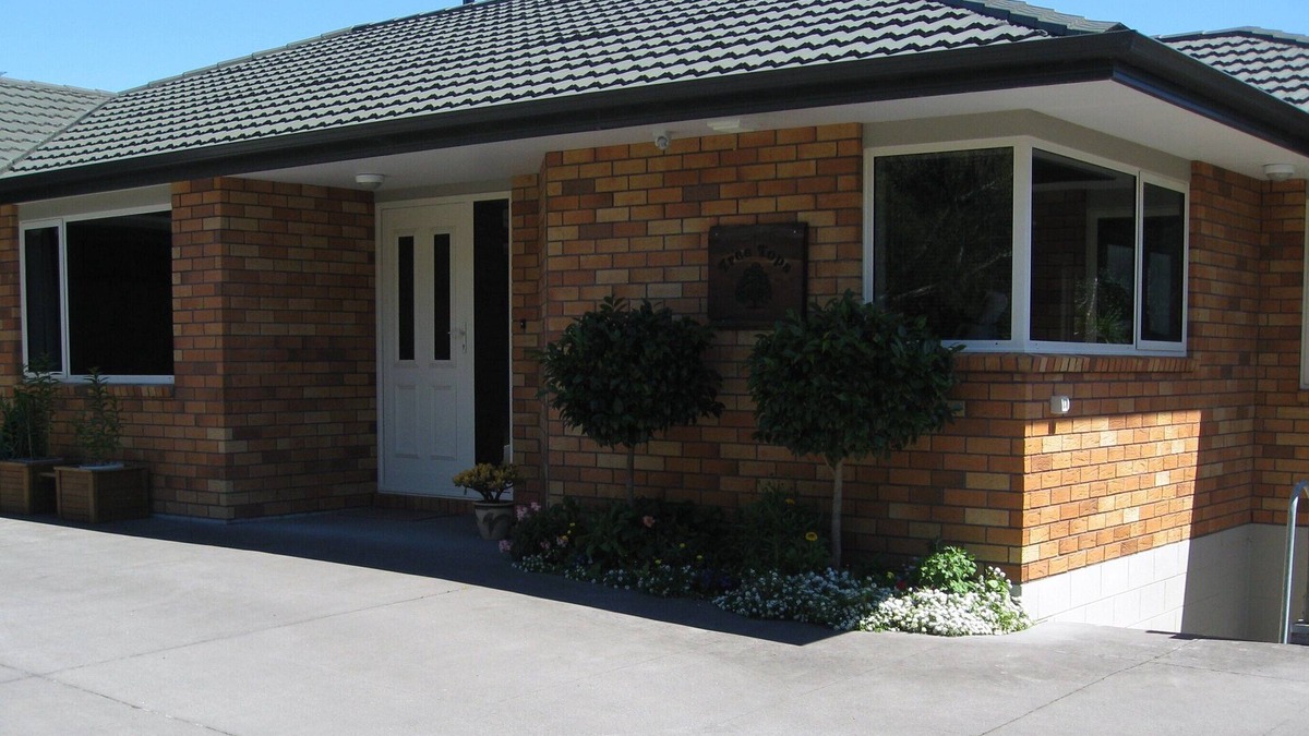 New Plymouth House | Tree Tops Apartment opposite Pukekura Park