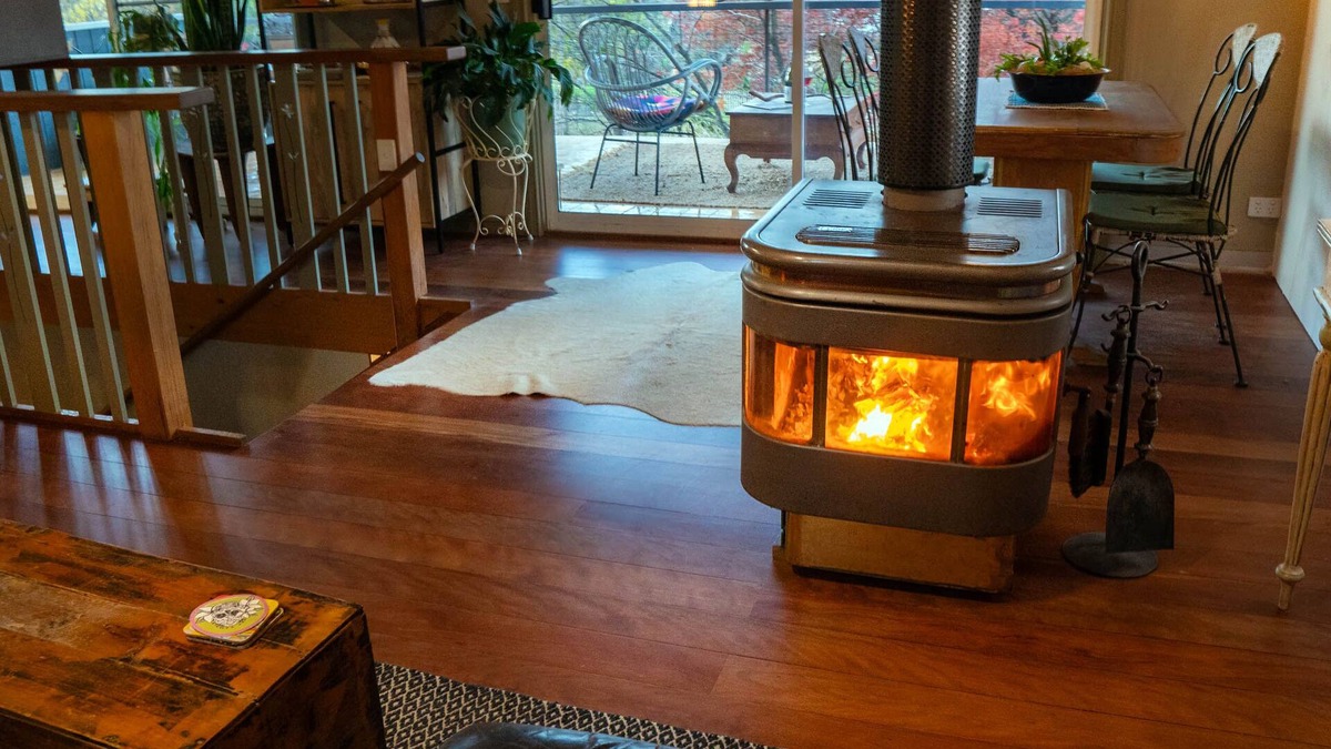 Tawonga South Apartment | Tree Tops Apt @ Dreamers features log fire, mountain + pool views thru tree tops