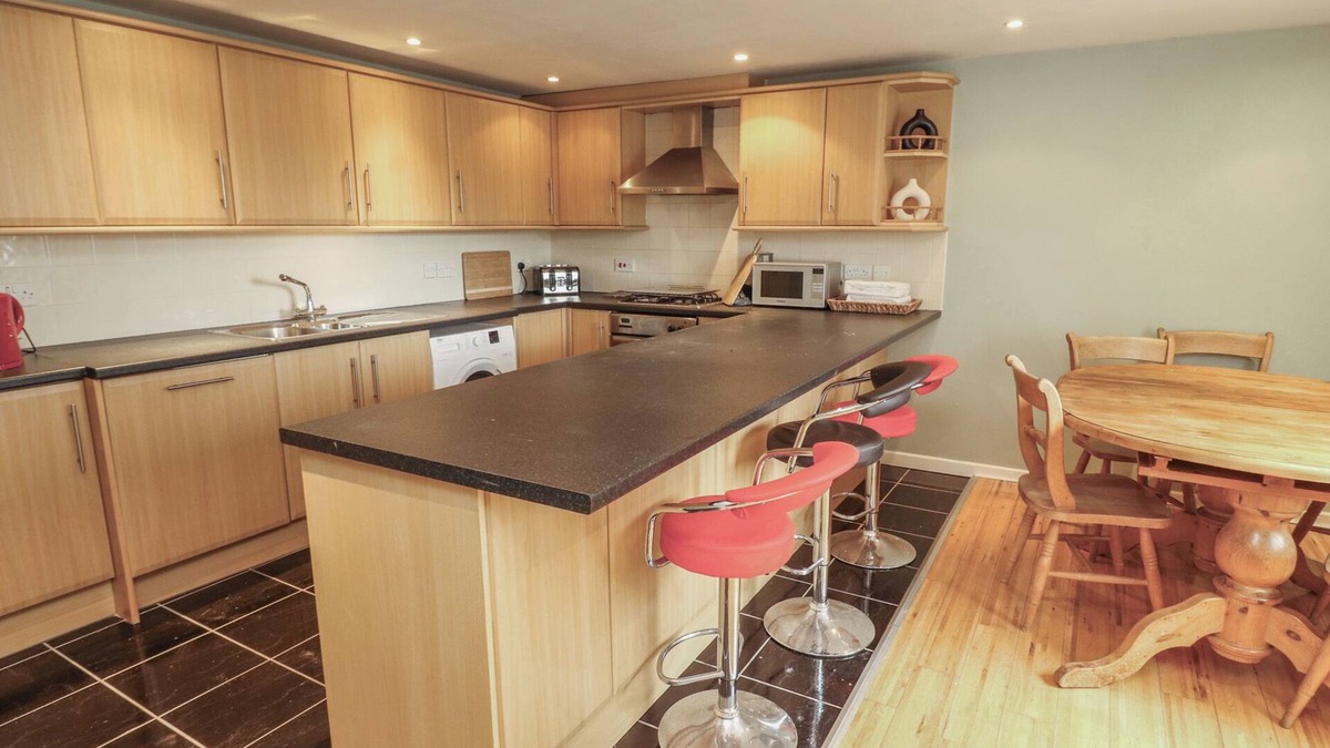 Cleator Moor Cottage | TREE VIEW, pet friendly in Cleator Moor
