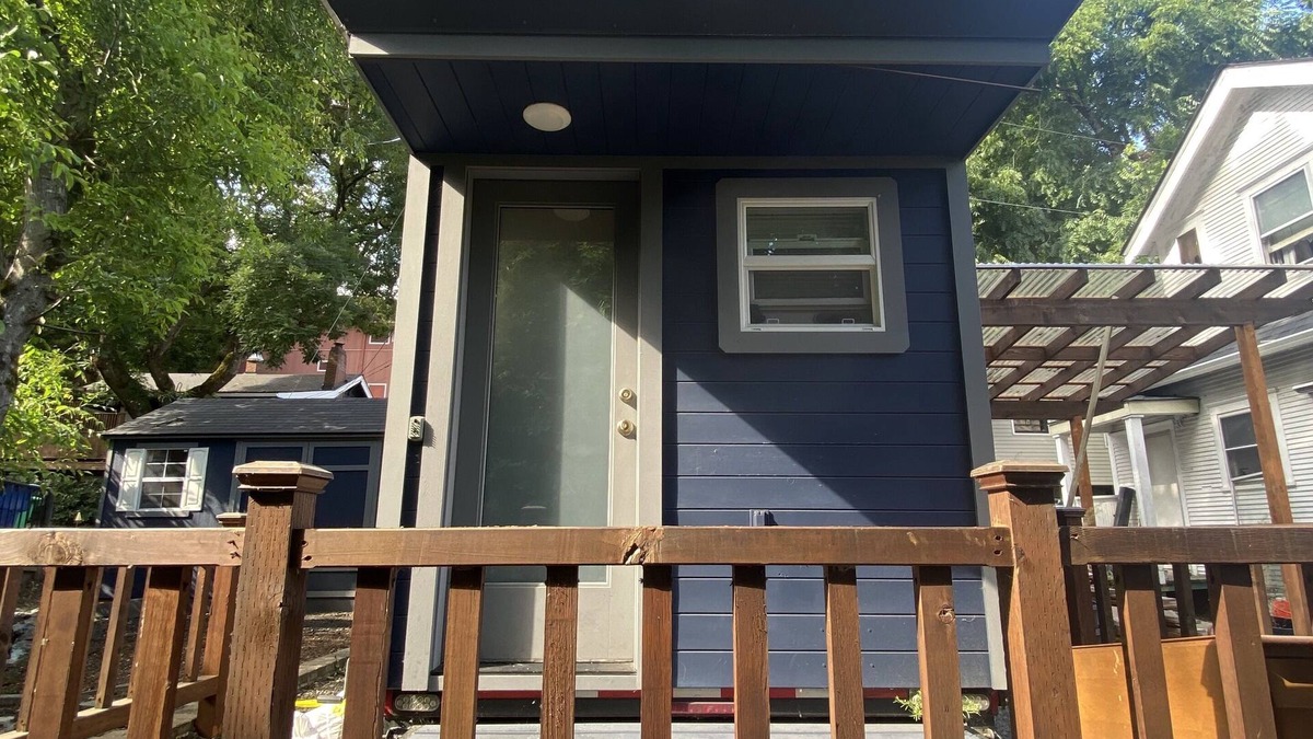 Corbett - Terwilliger - Lair Hill House | Tree View Tiny House - light filled, stone patio, close to Lewis & Clark, OHSU