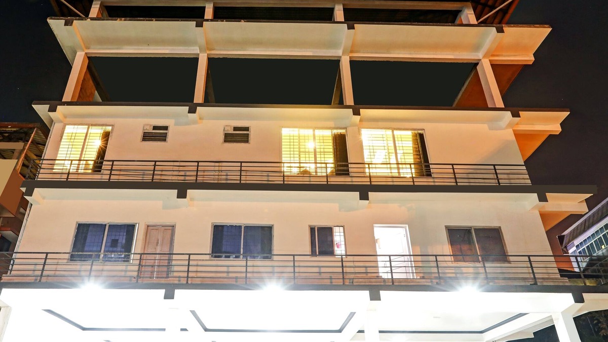 Stuart Hill House | Treebo Doha King