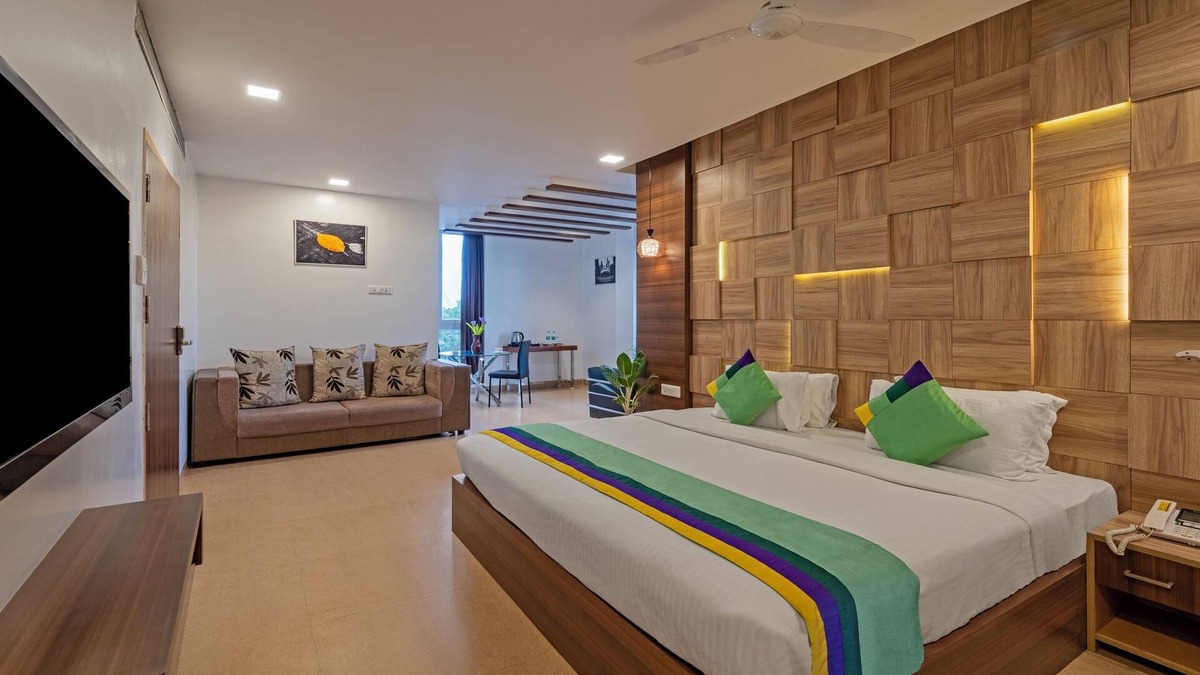 East Tambaram Hotel | Treebo Golden Swan Tambaram