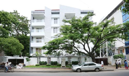 Nungambakkam Hotel | Treebo Pechis Castle