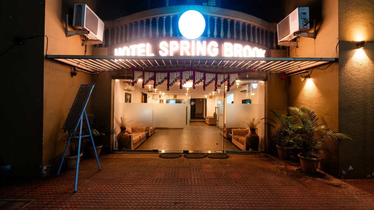 Kalyani Nagar Hotel | Treebo Spring Brooks, Kalyani Nagar