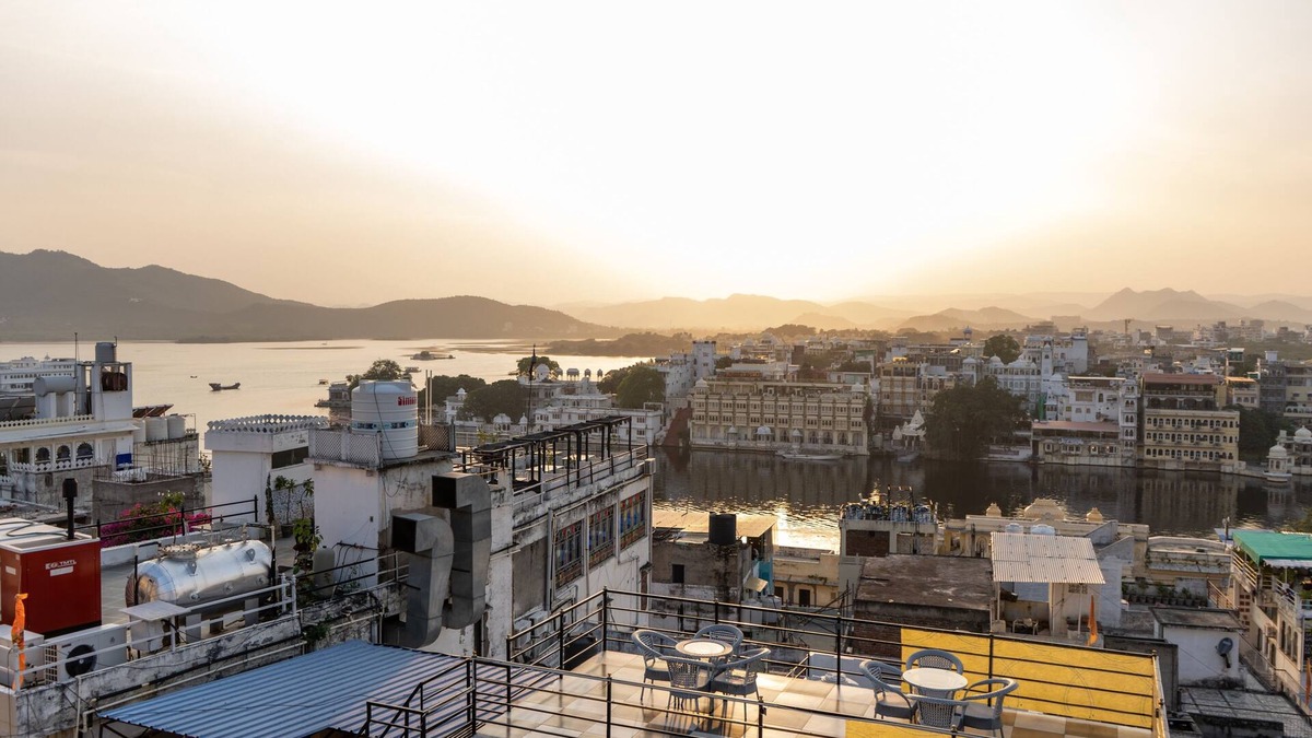 Lake Swaroop Sagar Hotel | Treebo The Fresco Lake Pichola