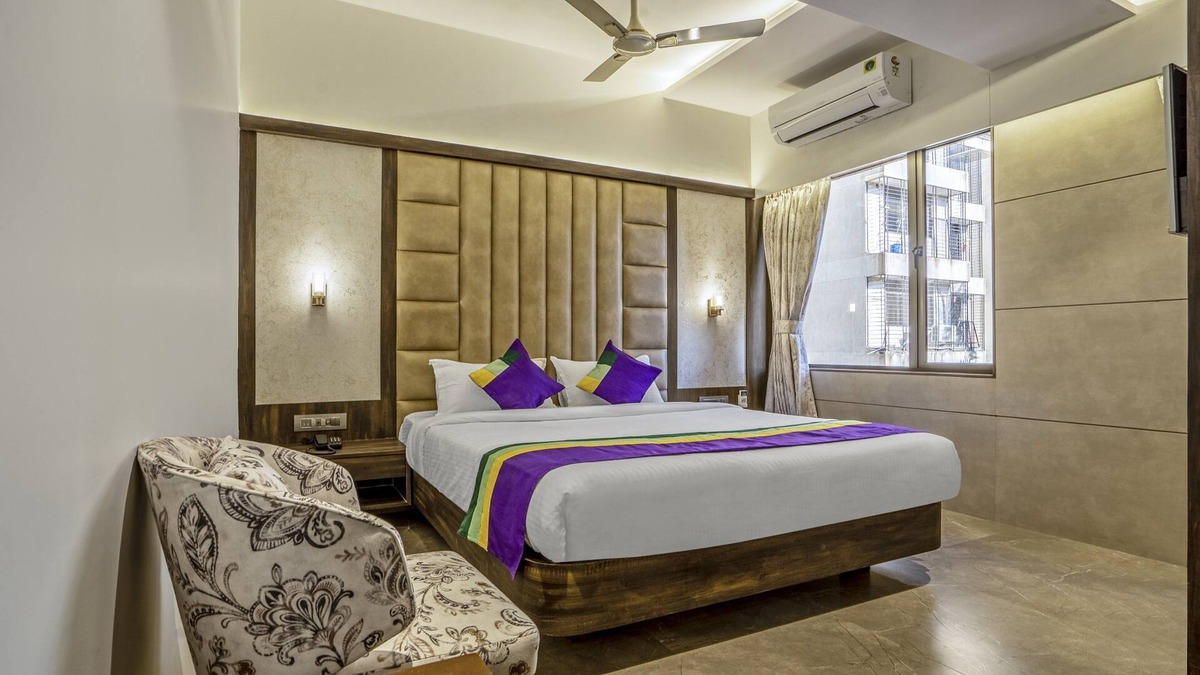 Kandiwali West Hotel | Treebo Tryst Savera Inn