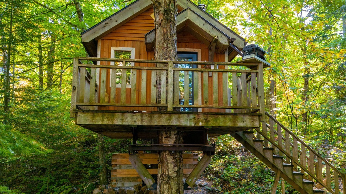 Saint-Faustin-Lac-Carre House | Treehouse #10 (Lakefront)