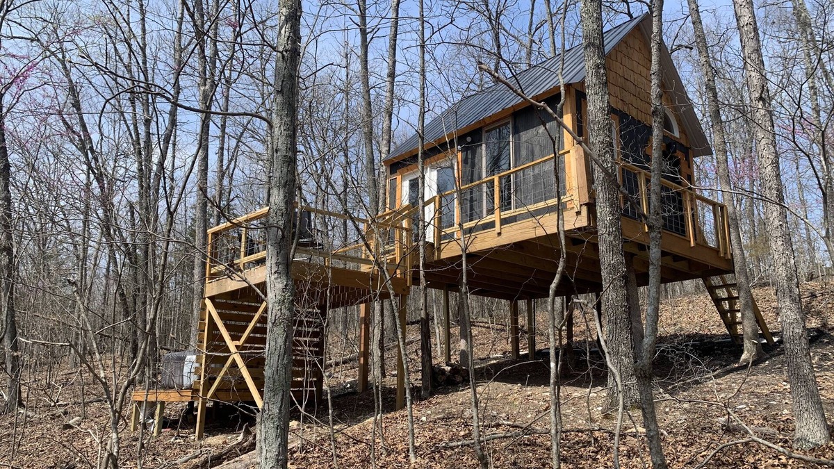 Fletcher Cabin | Treehouse and Hot Tub on 10acres - Pet Friendly!
