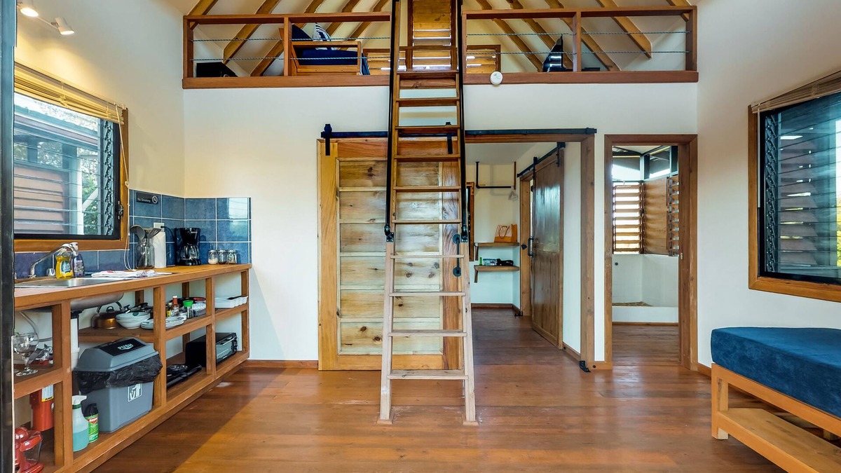 Surfside House | Treehouse cabana in a quiet area with veranda, WiFi & partial AC - walk to beach