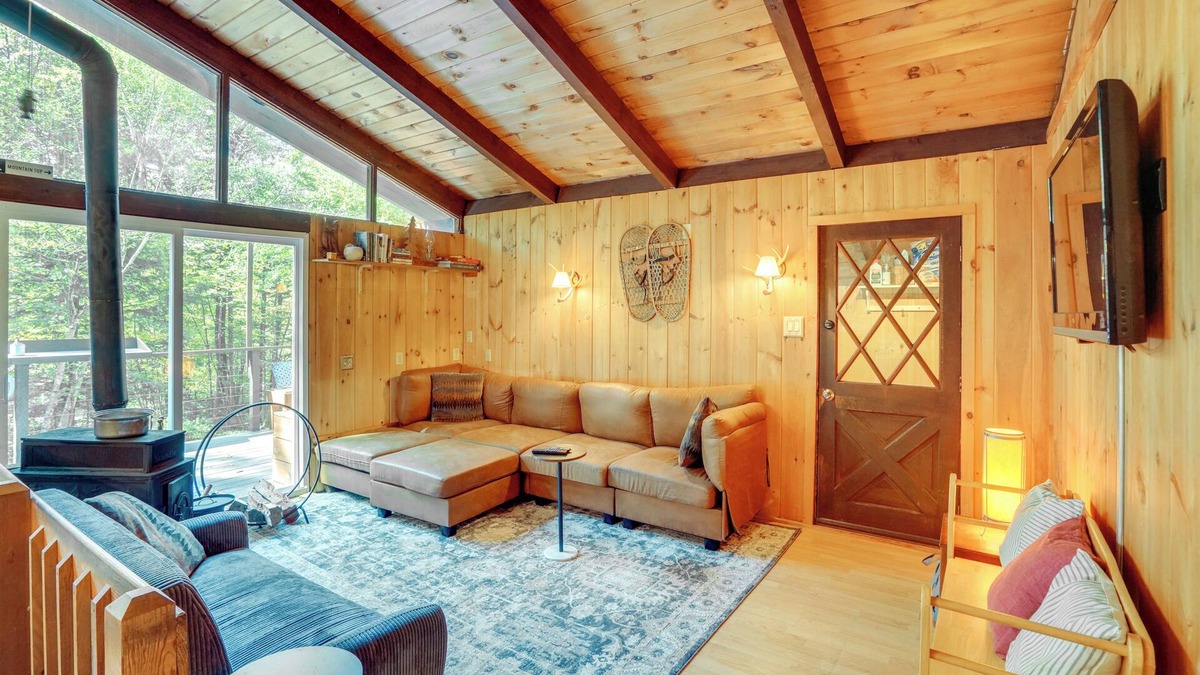 West Dover Cabin | Treehouse Chalet Near Mt. Snow w/On-Site Trails!
