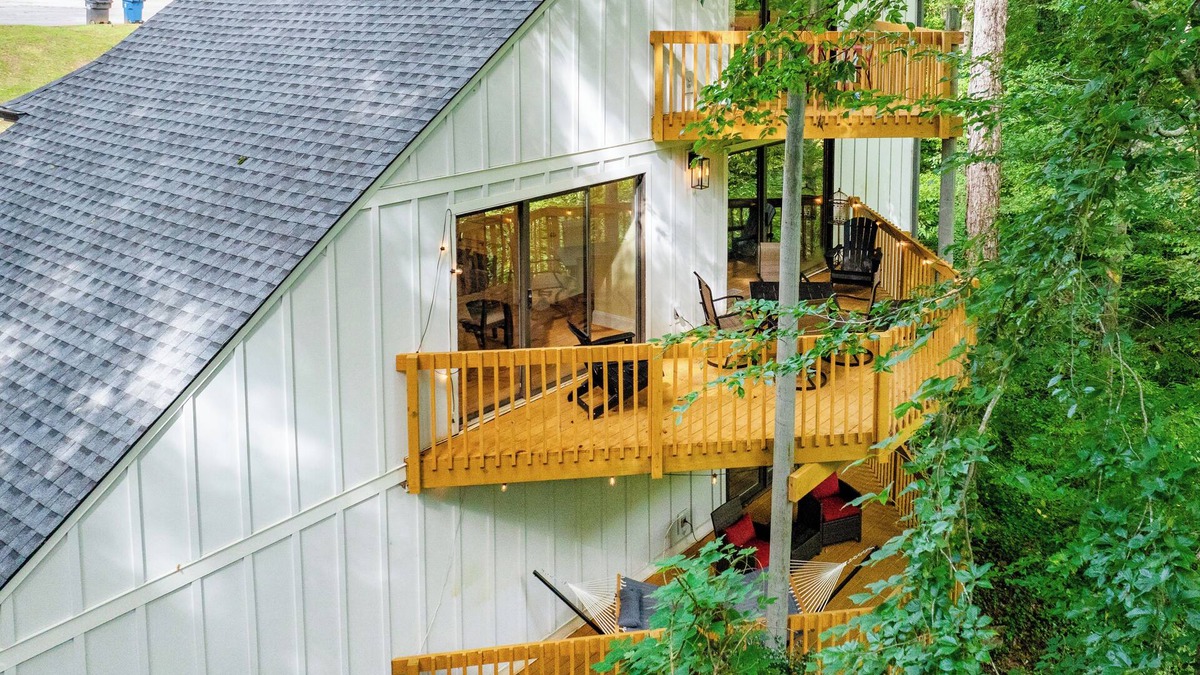 East Point House | Treehouse Vibes in the City of Atlanta! 180 Degrees of Private Forest Scenery