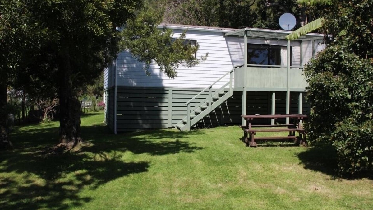 Waihau Bay House | Treehouse - Whanarua Bay Cottages