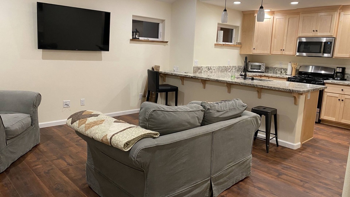 Chico Apartment | Treetop apt.