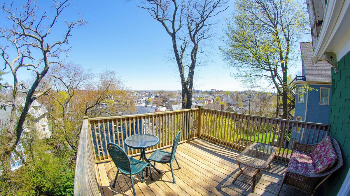 Jones Hill Apartment | Treetop/Balcony Suite with ocean view; safe, near subway