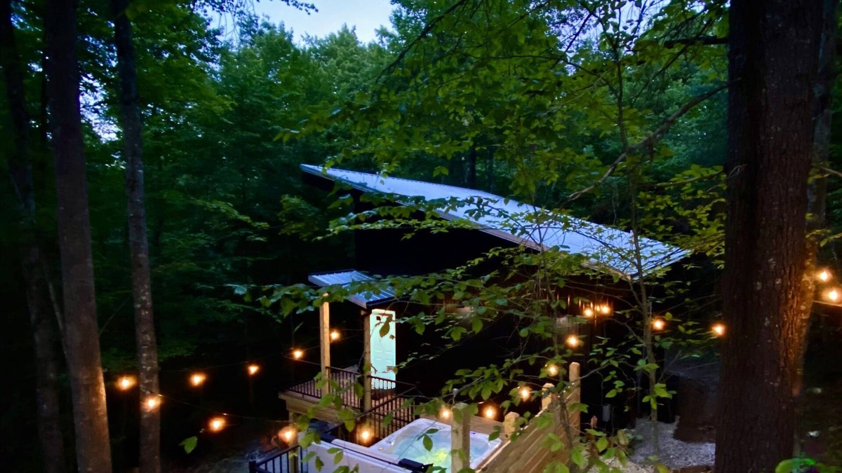Rogers House | Treetop Escape | Hot Tub | Fire Pit & Epic Views