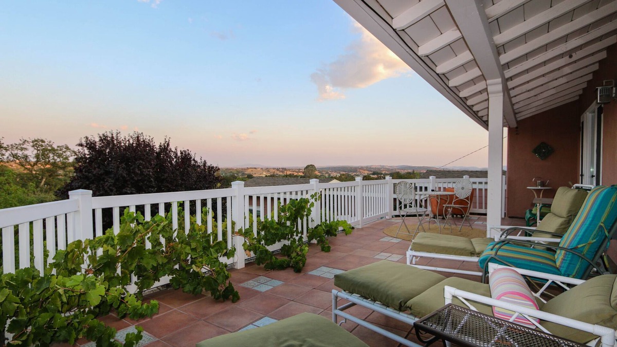 Paso Robles House | Treetop Lodge - Lose yourself in the views on the westside, close to downtown.