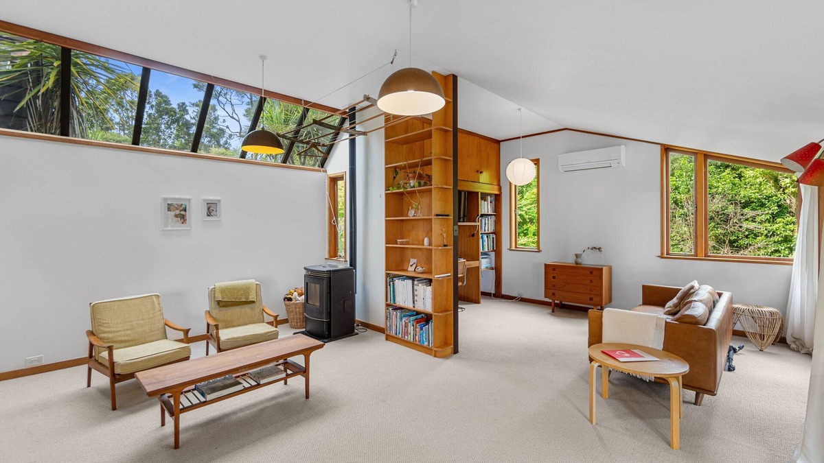 Titirangi House | Treetop Sanctuary - Titirangi Holiday Home