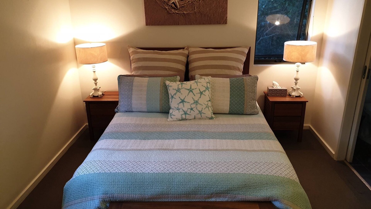 Rainbow Beach Apartment | Treetops Studio Apartment, Rainbow Beach Resort.