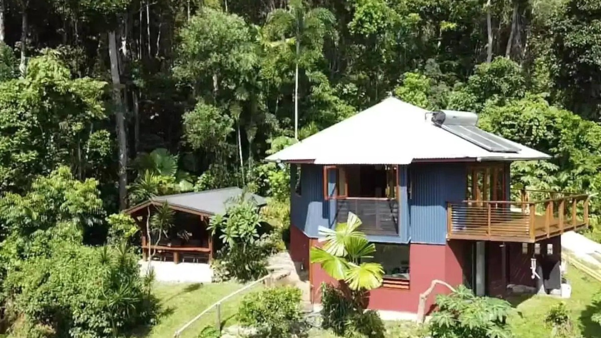 Cow Bay House | Treeverb Beach House : Hexagonal Beach house in the Daintree