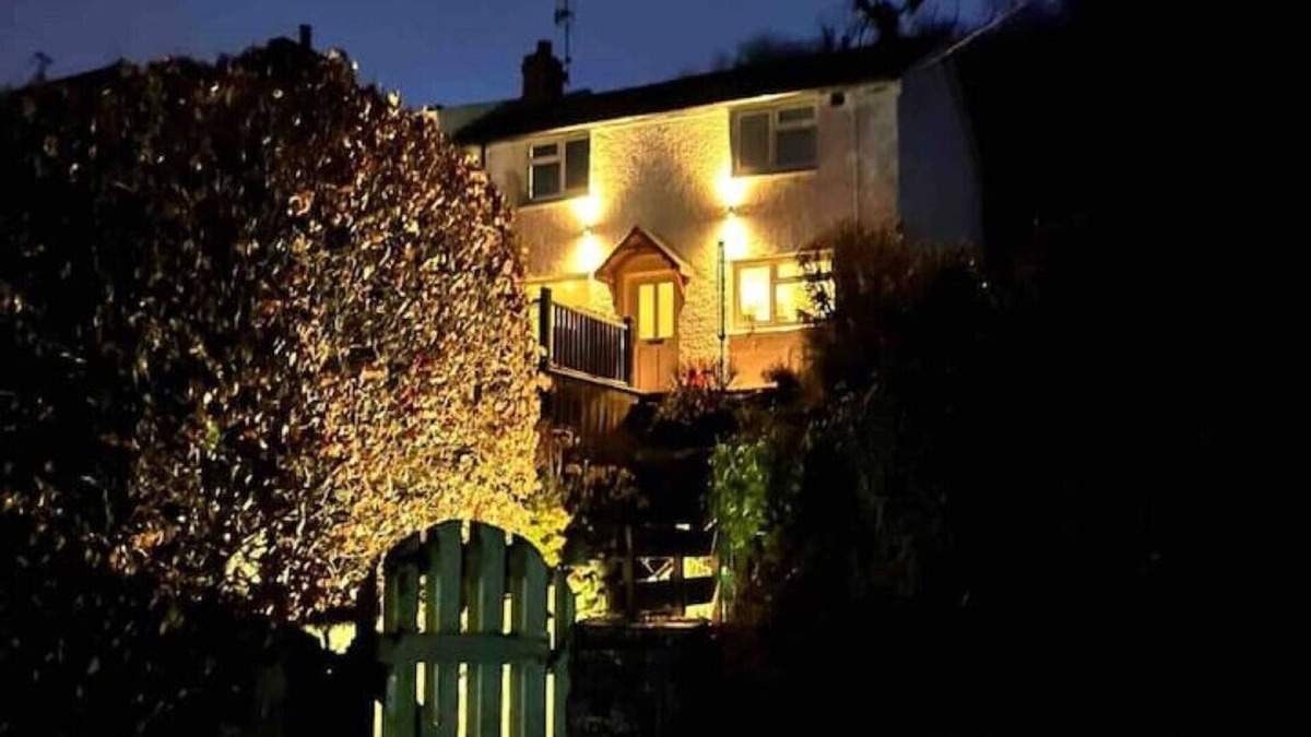 Cwmbran Cottage | Tregaron Cottage, Upper Cwmbran