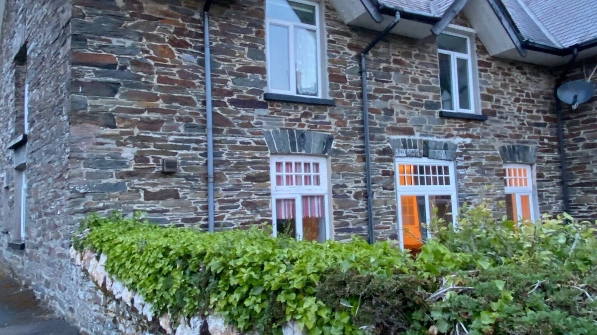 Boscastle Cottage | Tregenna a beautiful spacious cottage in Boscastle with parking