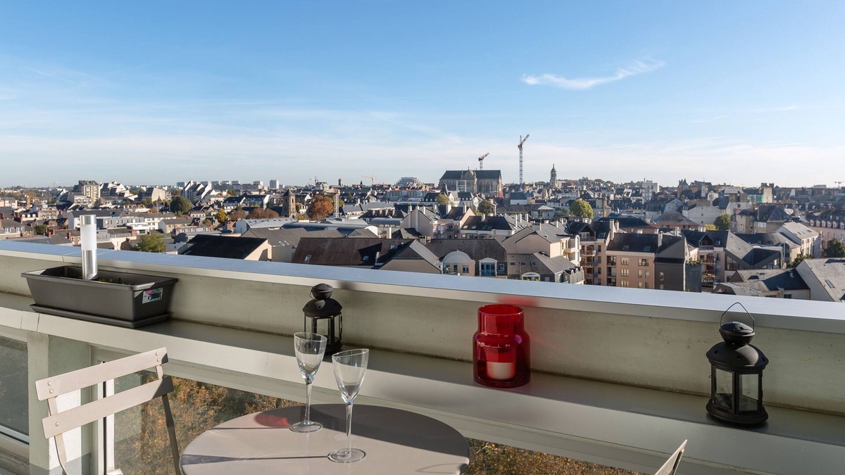 Bourg-l'Eveque Apartment | TREGOR - 2 ch - Parking + Vue sublime