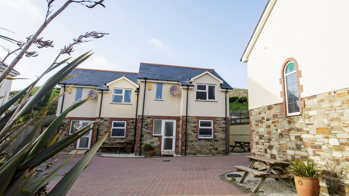Newquay Villa | Tregurrian Villas