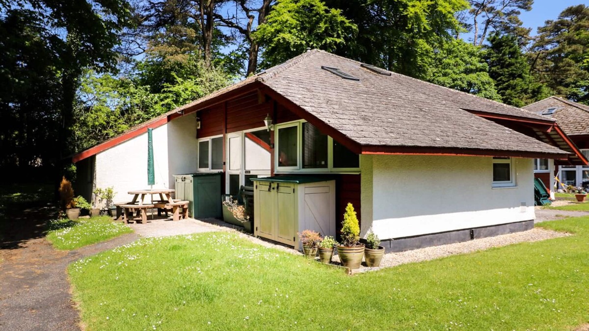 Llanteg Cottage | TRELESSY LODGE, pet friendly, character holiday cottage in Amroth