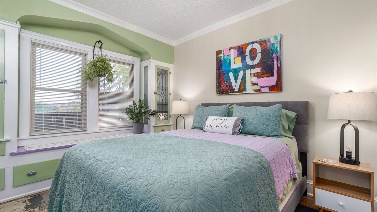 Tremont Apartment | Tremont - Bright 2BR apt-Pet Friendly, Conv. to Stadiums, Clinic, Museums & More