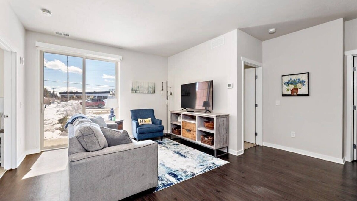 Traverse City Condo | *Trendy 2 Bedroom Condo Near Downtown TC*