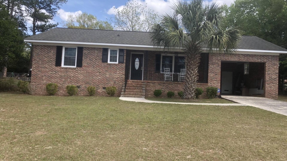 Orangeburg House | Trendy, cozy and casual 2 bedroom brick with garage