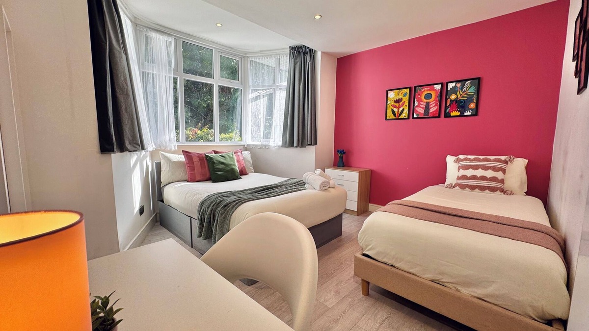 Barnhill Apartment | Trendy En-suite 30min to Central London & Parking