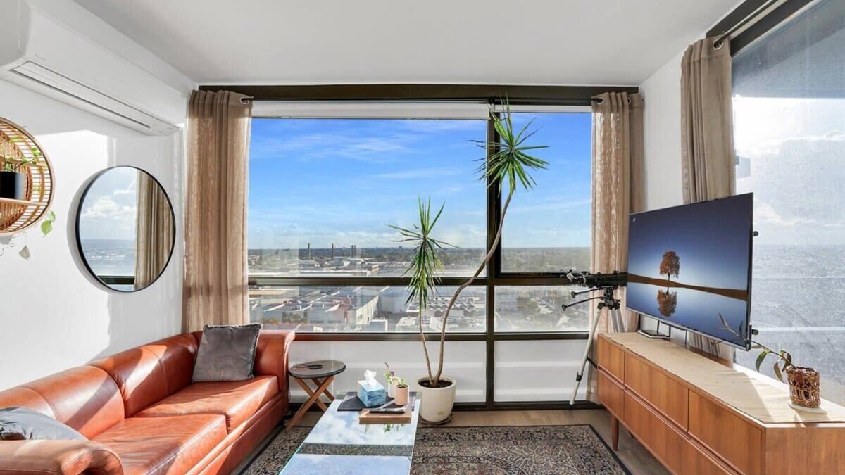 Brunswick Apartment | Trendy Inner-City Living Brunswick Apt. for Two!