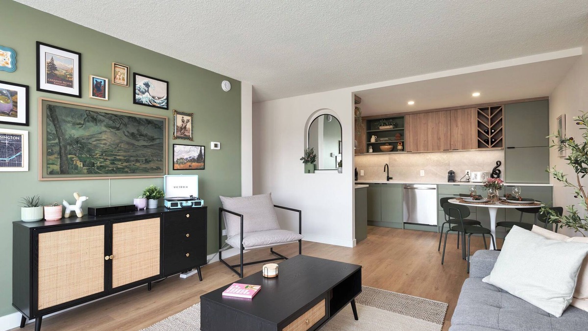 Kensington Condo | Trendy Kensington Condo - Fully Renovated !