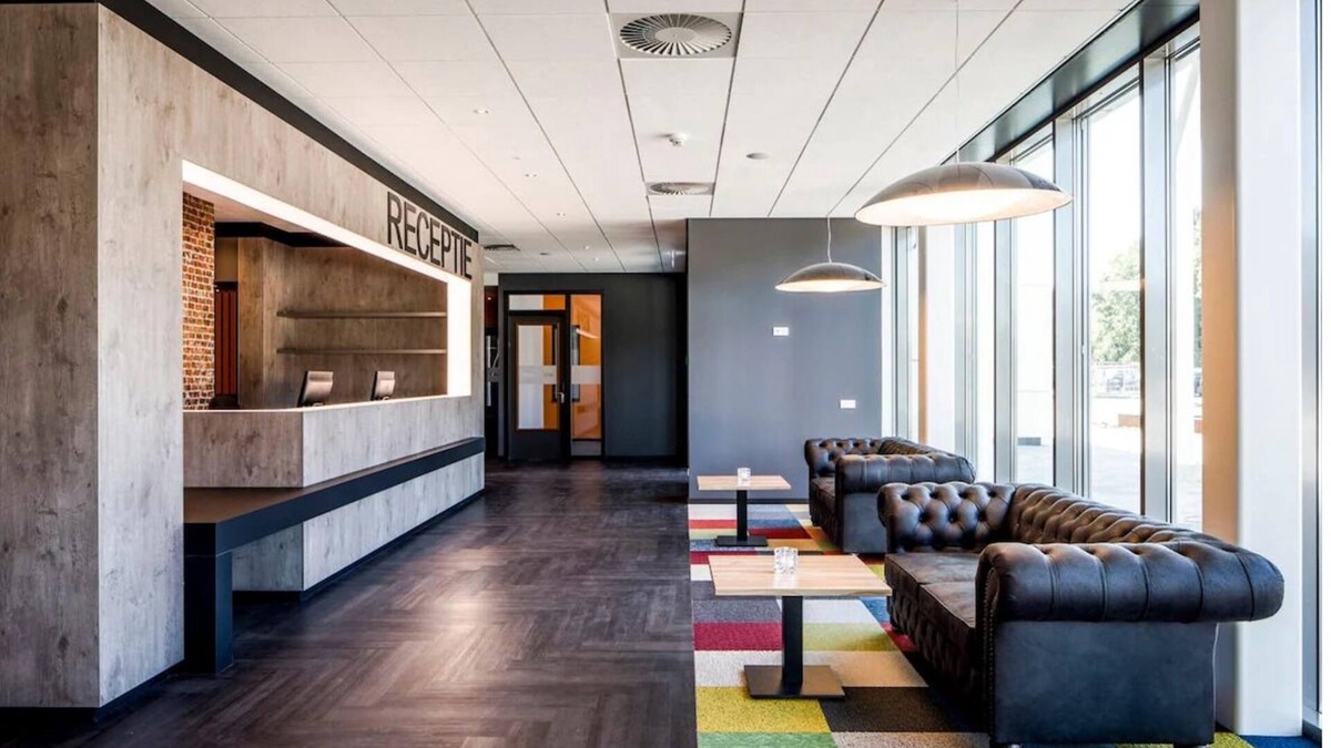 Oss House | Trendy Room for Food Enthusiasts - Central Culinary Haven