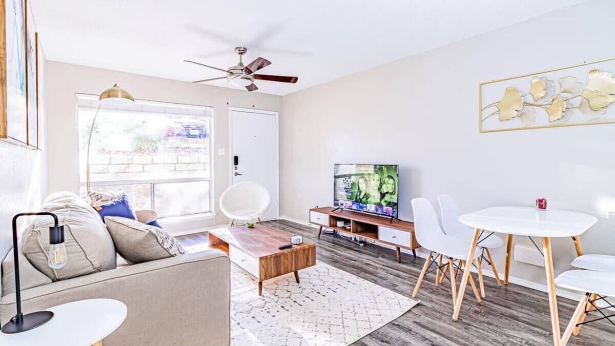 Dawson Apartment | Trendy SoCo 1BR suite w/pool, king bed, fast WiFi