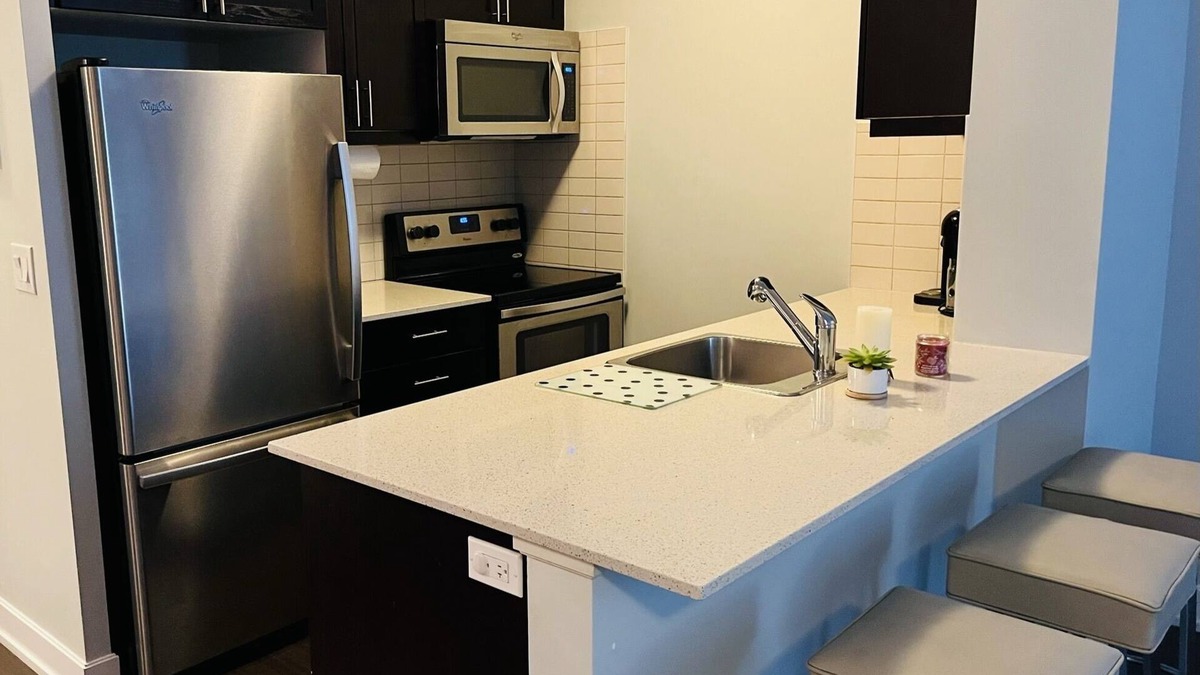 Etobicoke Condo | Trendy Toronto Condo close to airport and downtown!