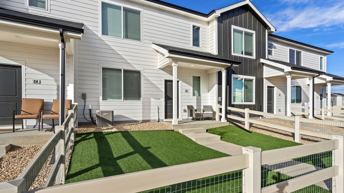 Ault House | Trendy Townhome 20 minutes to Fort Collins, Greeley, and Windsor