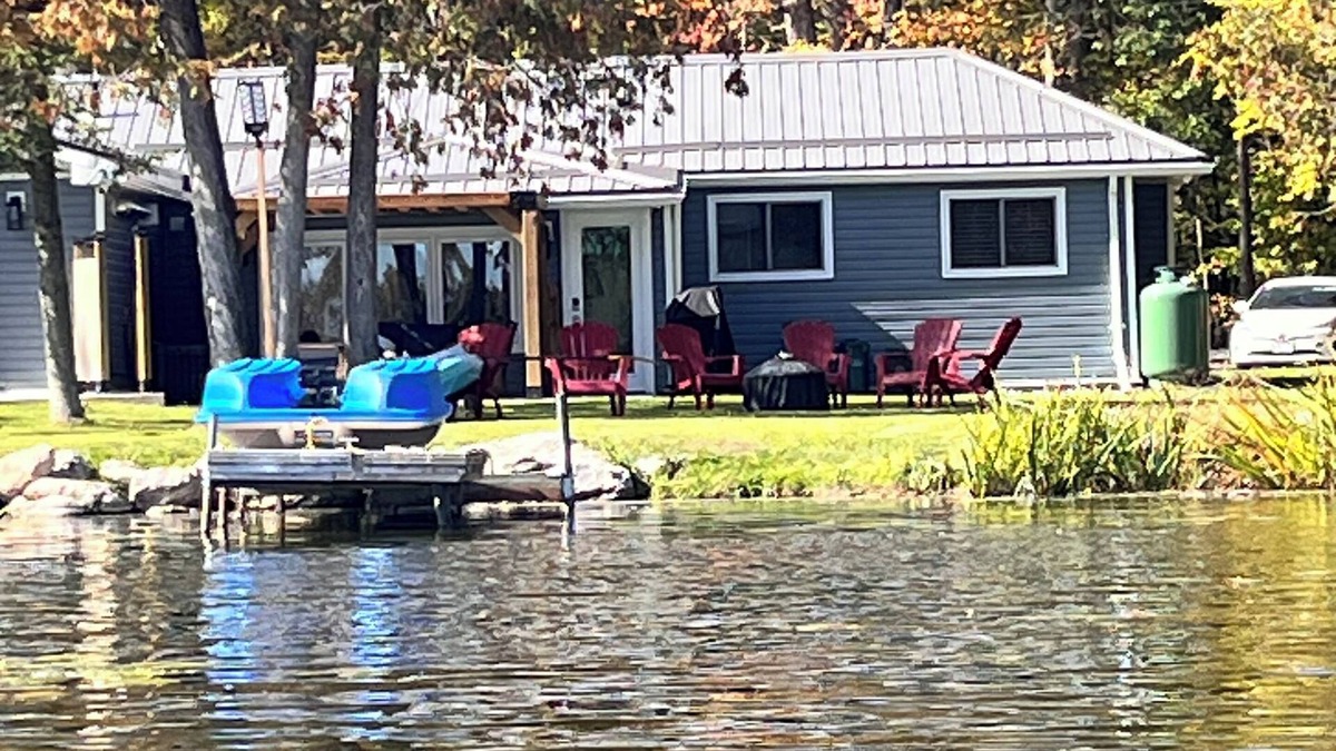 Trent Hills Cottage | Trent River Retreat – Peaceful Waterfront Cottage with Private Dock, Sunroom