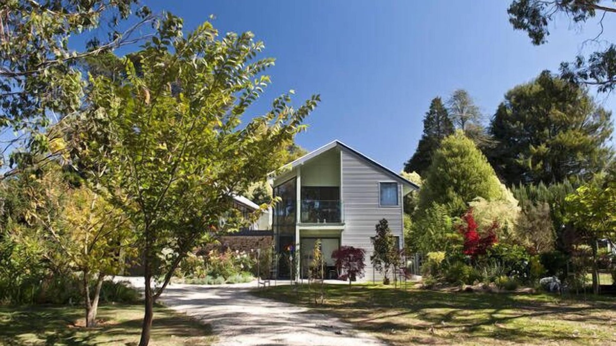Trentham Bed & Breakfast | Trentham Lake Villas - Lake View