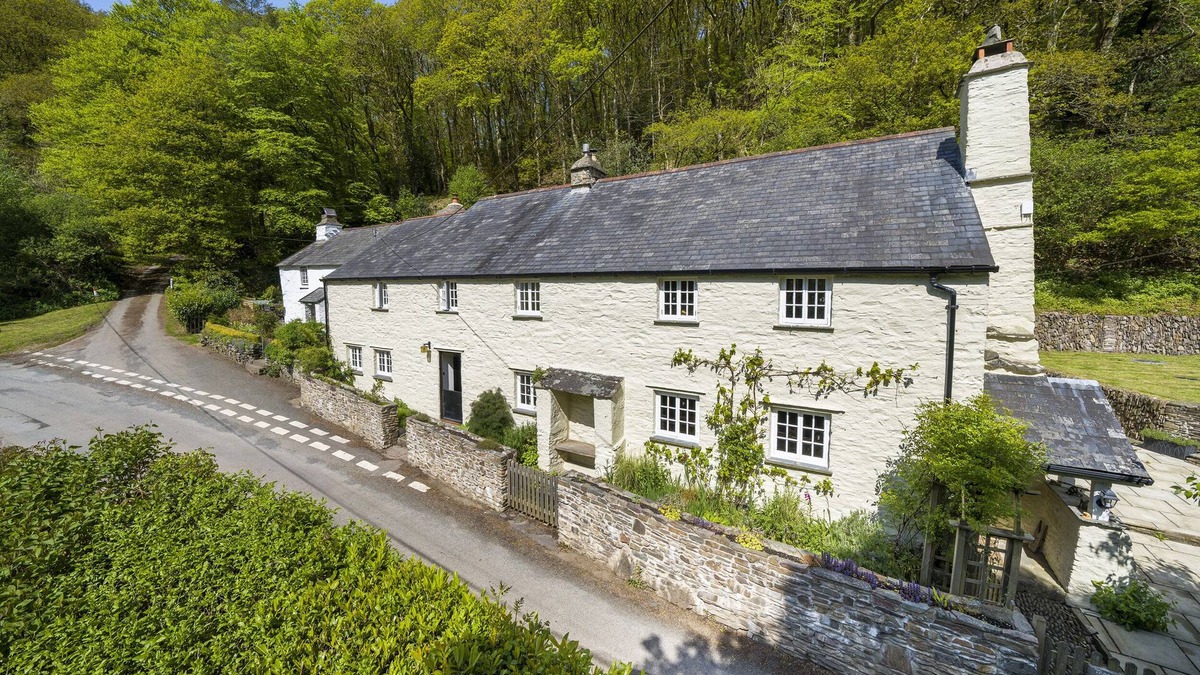 Trentishoe House | TRENTISHOE COOMBE, pet friendly, luxury holiday cottage in Parracombe