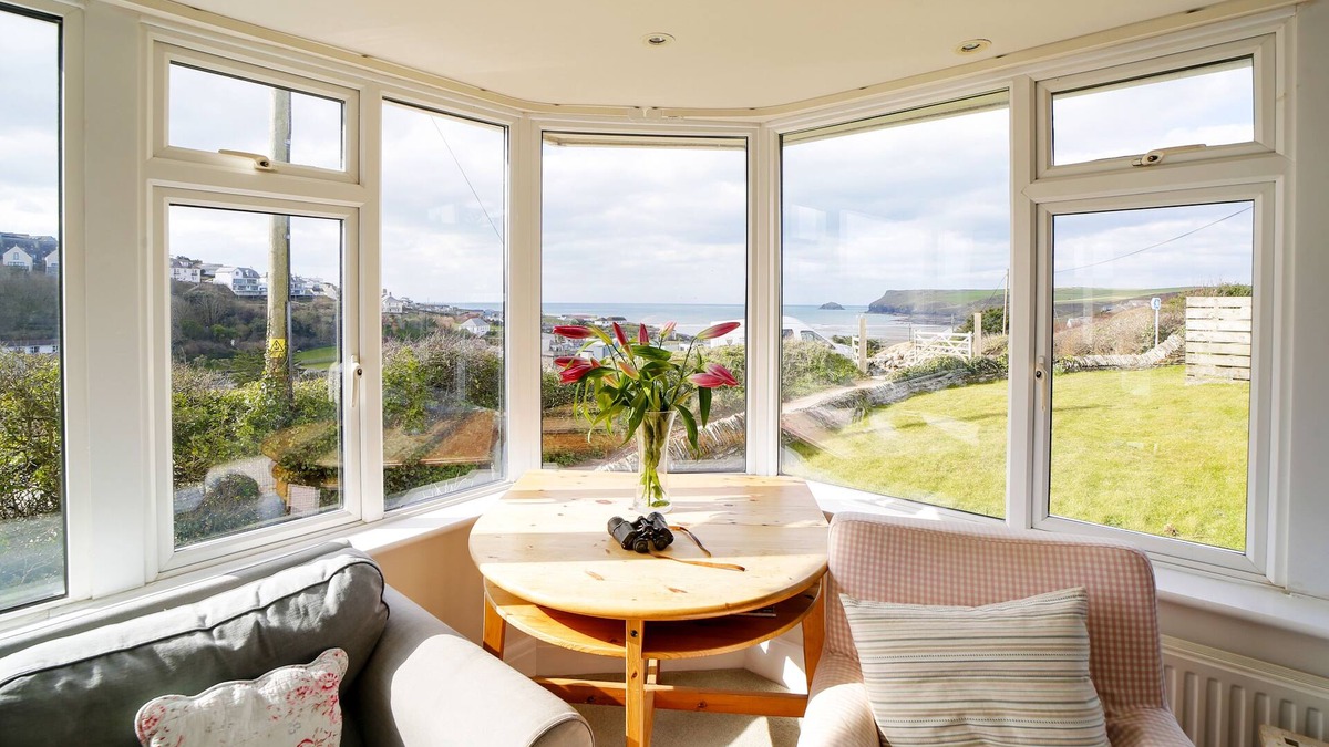 Polzeath House | Trevarthian - A stunning holiday home overlooking Polzeath beach,sleeps 8 + dogs
