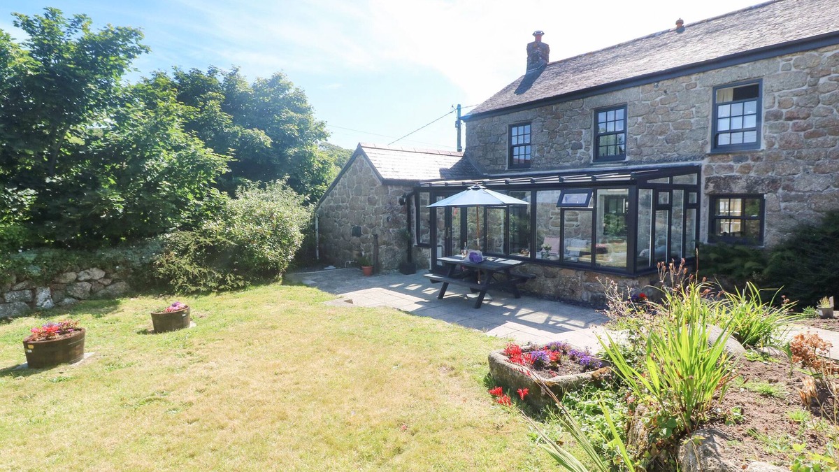 Castallack Cottage | TREVEDRAN COTTAGE, pet friendly, with open fire in St Buryan