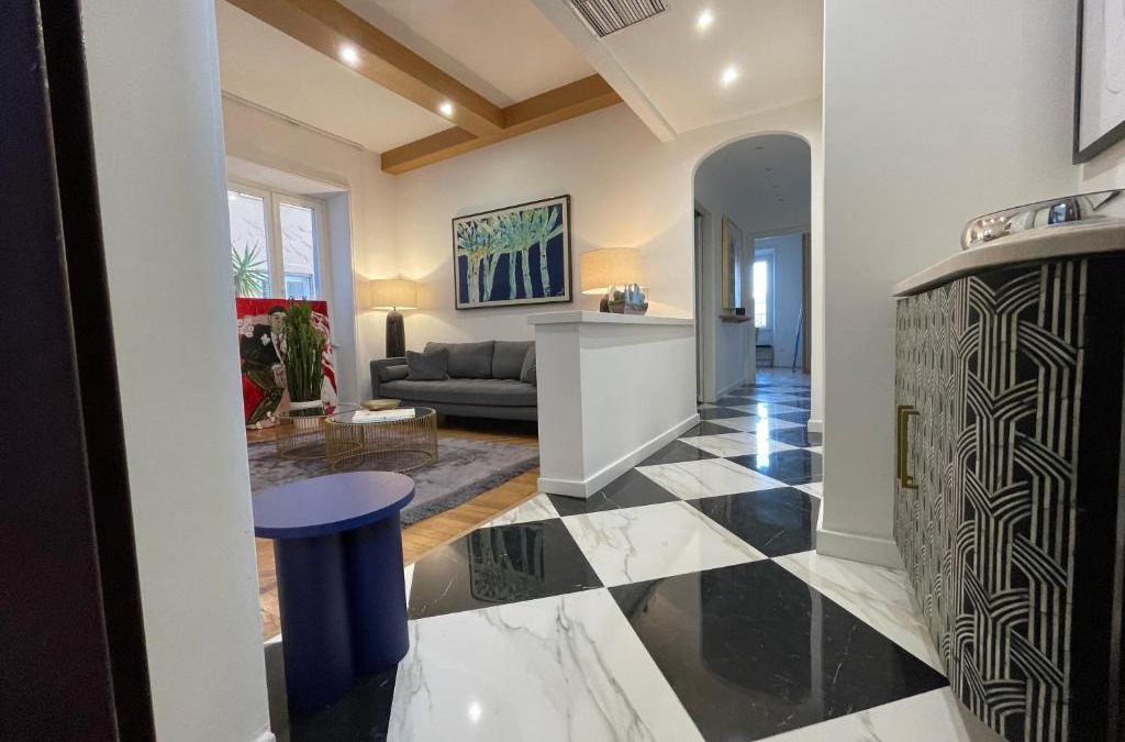Rione II Trevi Apartment | Trevi Fountain Luxury Flat